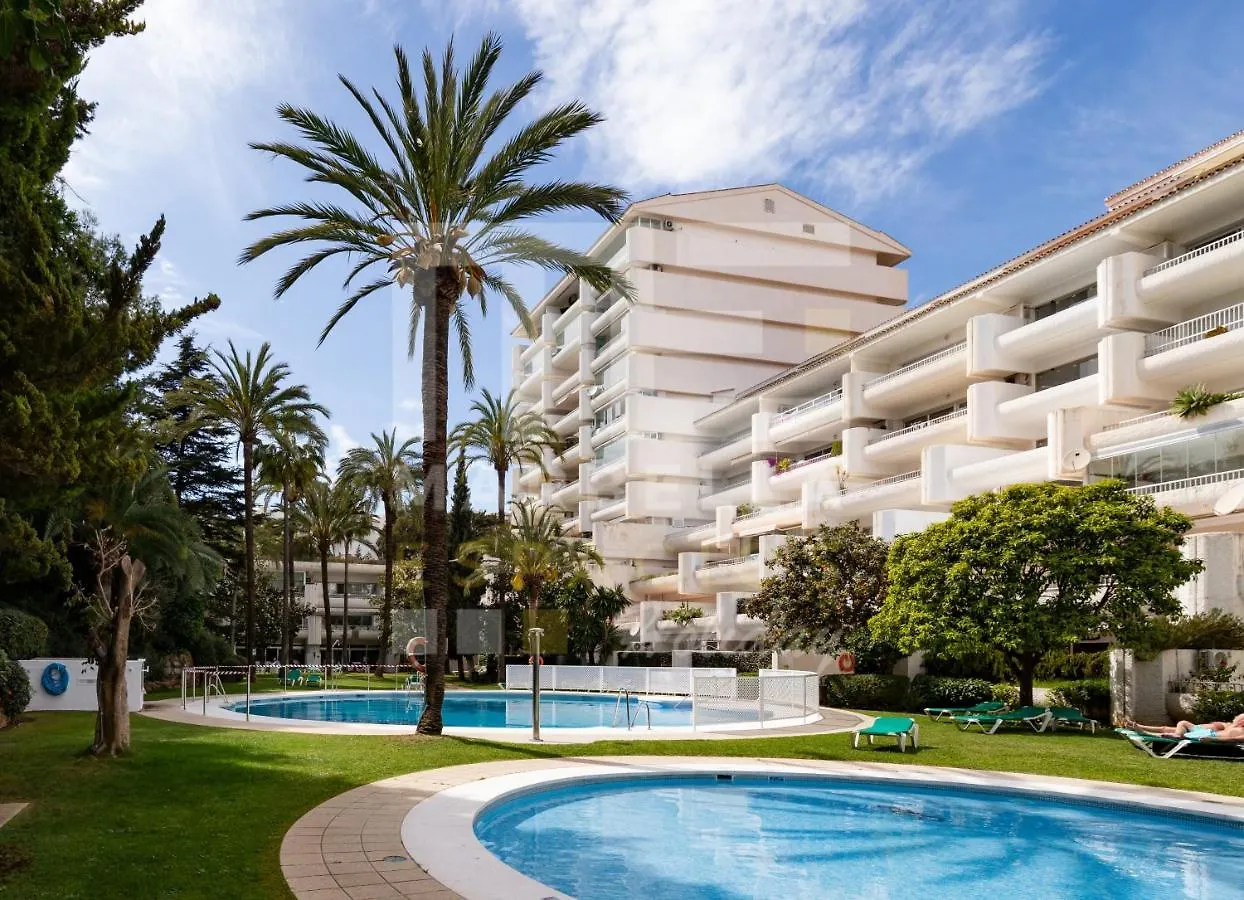 751, Renovated 2 Beedroom Apartment, Second Line Of The Beach, Wifi, Parkinging Marbella Apartment
