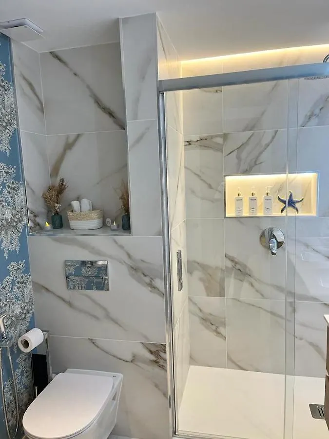 Apartment 751, Renovated 2 Beedroom Apartment, Second Line Of The Beach, Wifi, Parkinging Marbella