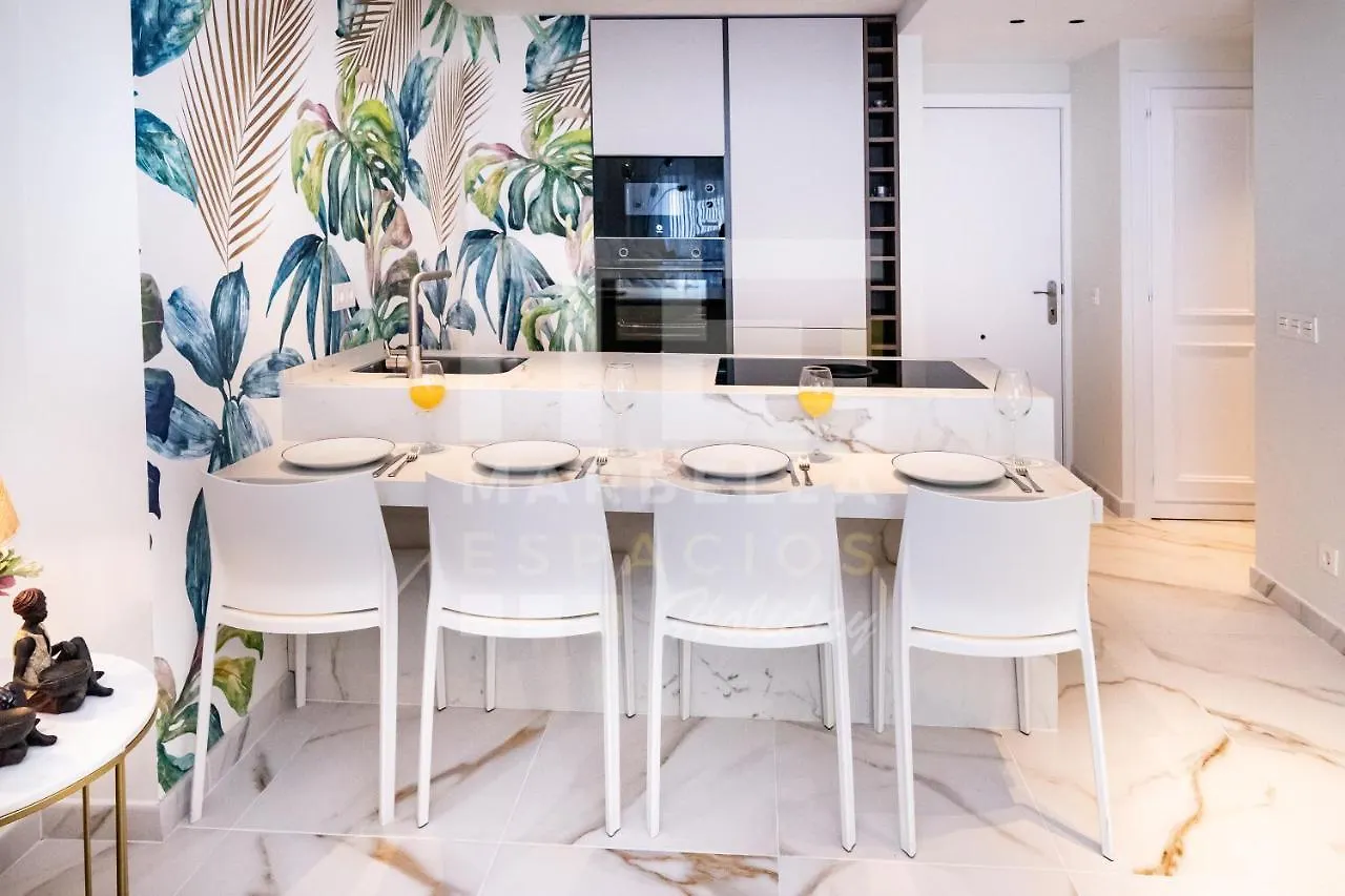 751, Renovated 2 Beedroom Apartment, Second Line Of The Beach, Wifi, Parkinging Marbella