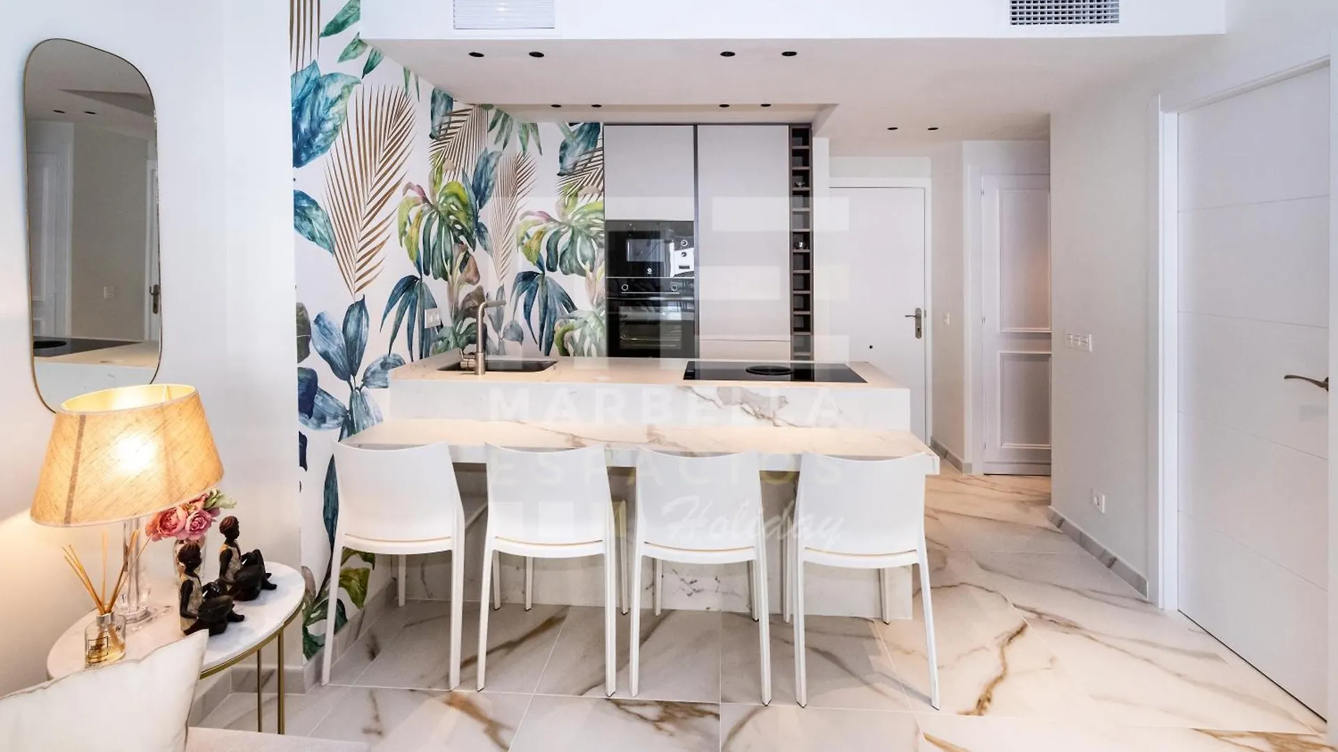 751, Renovated 2 Beedroom Apartment, Second Line Of The Beach, Wifi, Parkinging Marbella Apartment