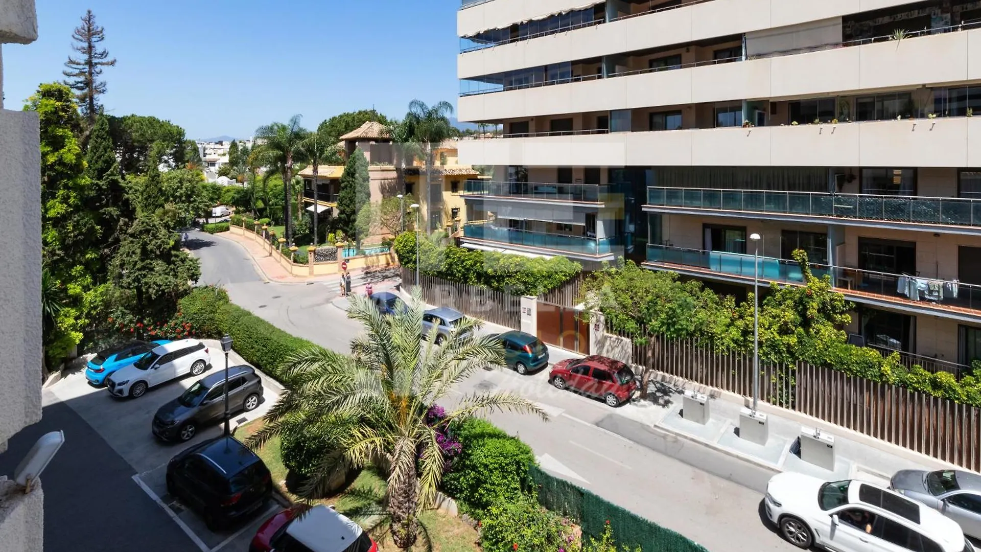 751, Renovated 2 Beedroom Apartment, Second Line Of The Beach, Wifi, Parkinging Marbella