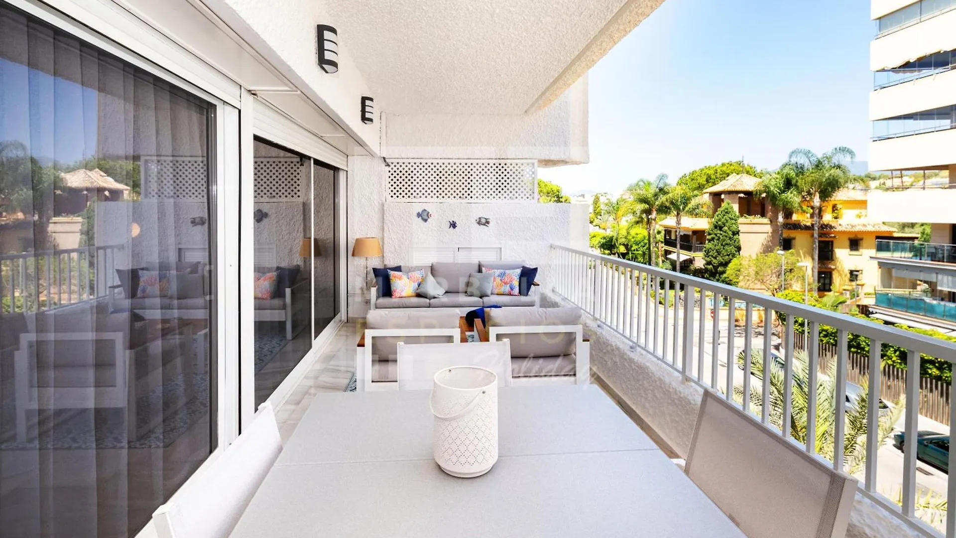 751, Renovated 2 Beedroom Apartment, Second Line Of The Beach, Wifi, Parkinging Marbella