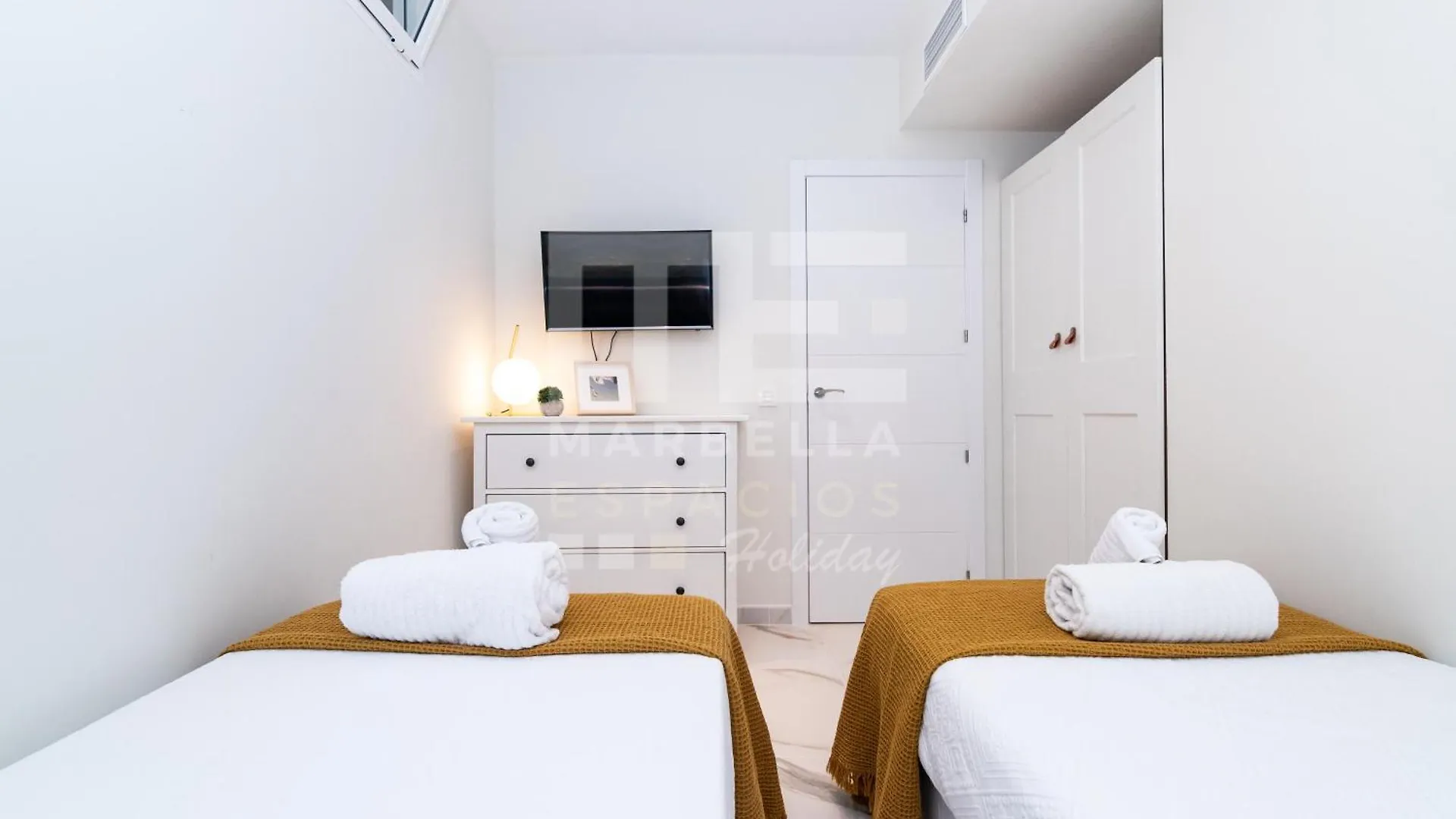 751, Renovated 2 Beedroom Apartment, Second Line Of The Beach, Wifi, Parkinging Marbella 0*,