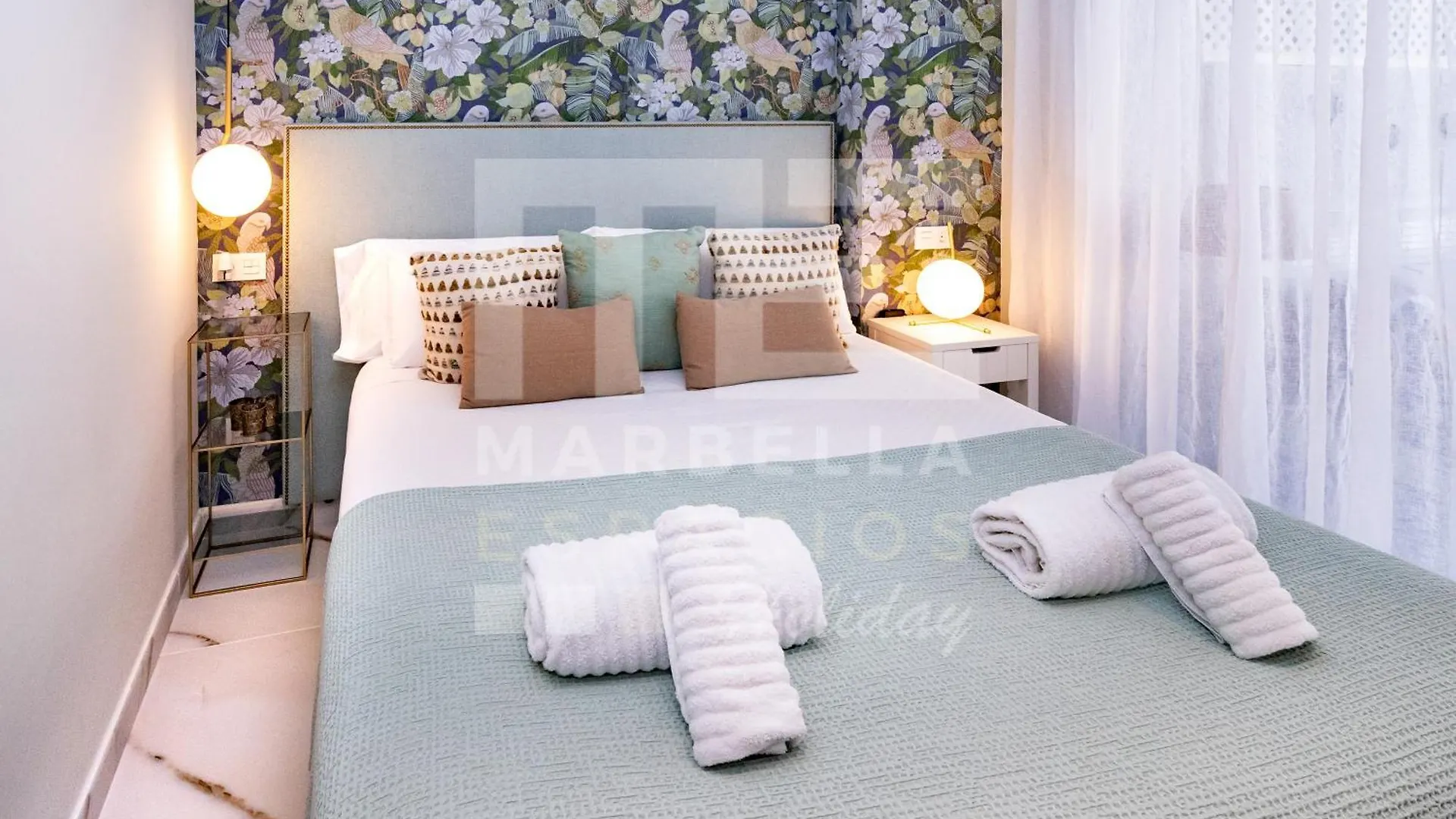 751, Renovated 2 Beedroom Apartment, Second Line Of The Beach, Wifi, Parkinging Marbella Apartment