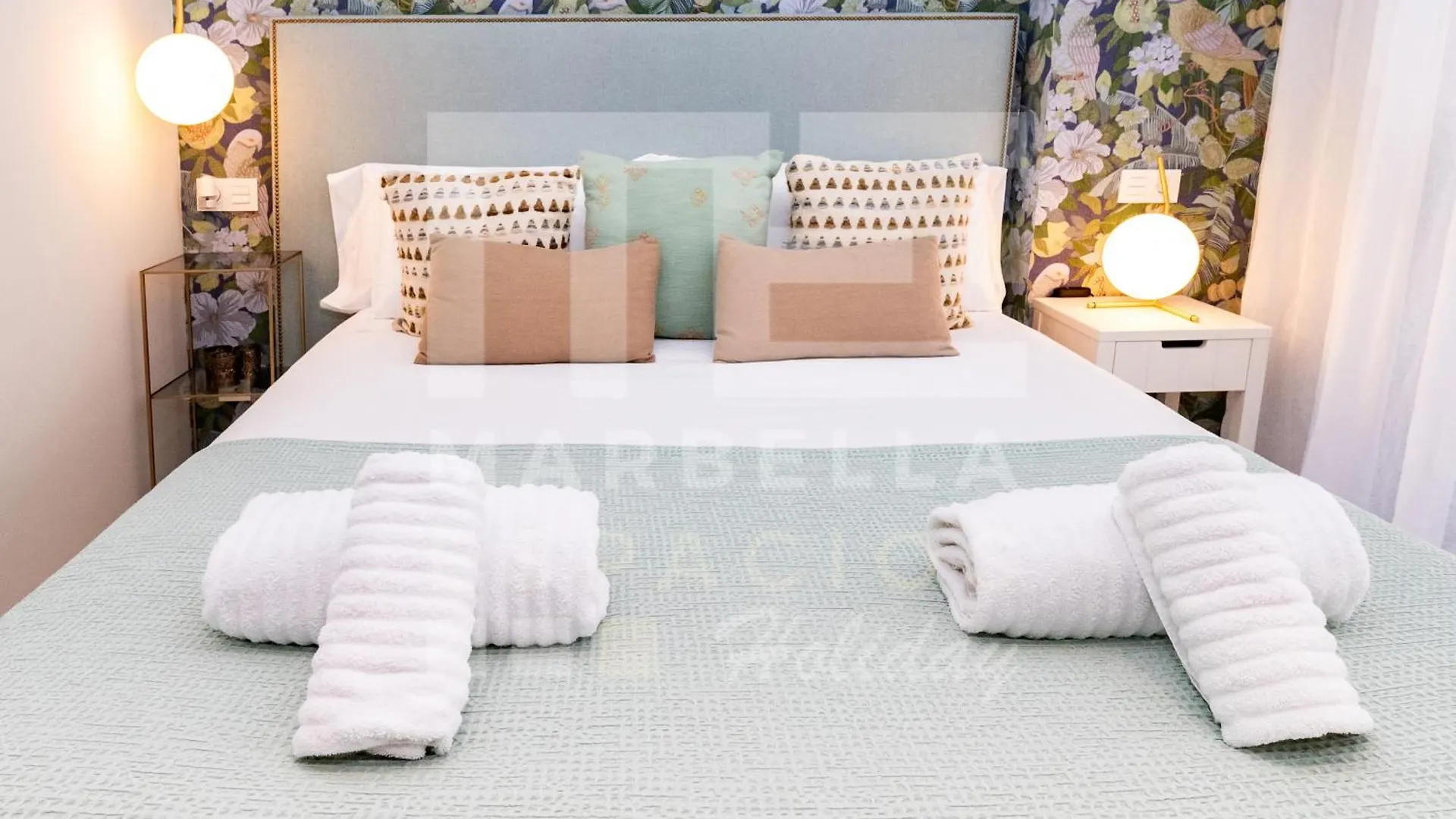 Apartment 751, Renovated 2 Beedroom Apartment, Second Line Of The Beach, Wifi, Parkinging Marbella Spain