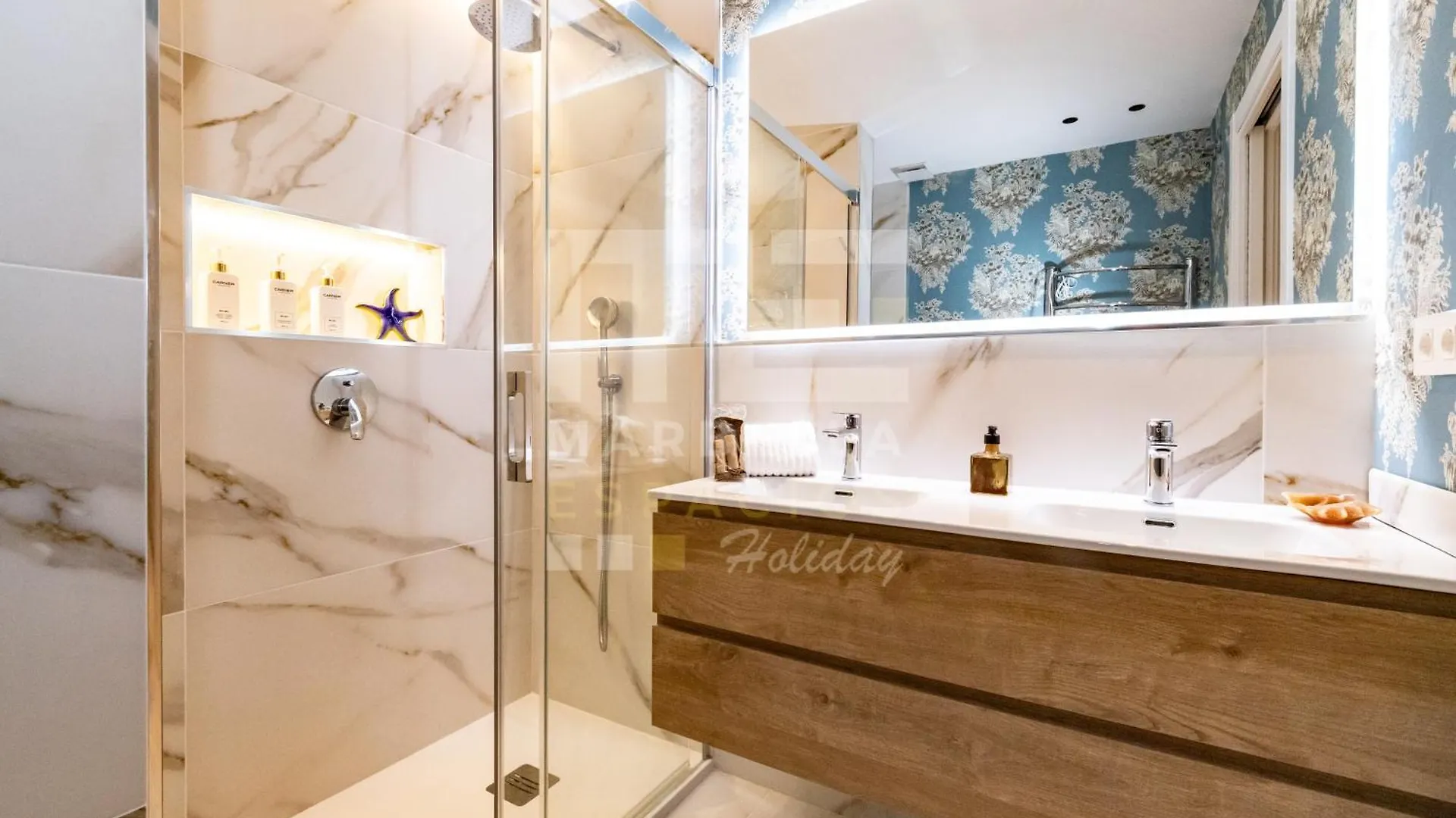 751, Renovated 2 Beedroom Apartment, Second Line Of The Beach, Wifi, Parkinging ماربيا شقة